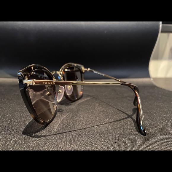 Prada sunglasses - Picture 5 of 9